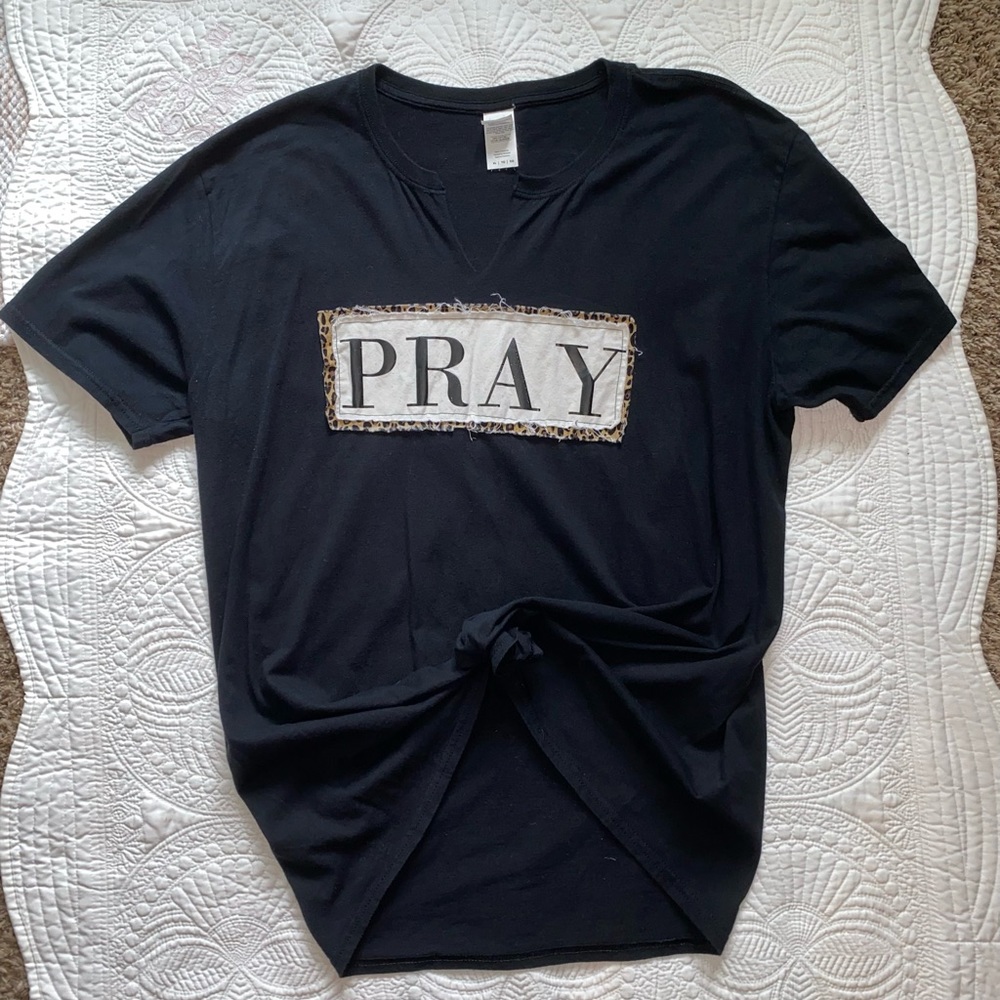 Gildan Brand T-shirt women’s “pray” graphic Tee